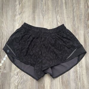Lululemon Hotty Hot Short - Size 2 Reg - Black Camo
